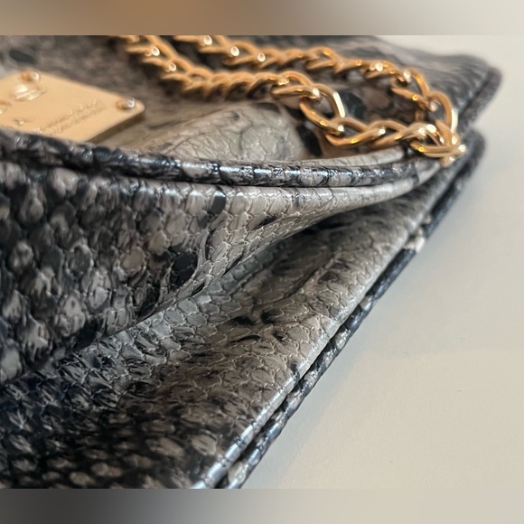 Bebe Lottie Black Snake Print Textured Fx Leather Double Zip Entry Clutch - Picture 3 of 15